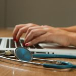 W jakim wieku można wykupić polisę na życie